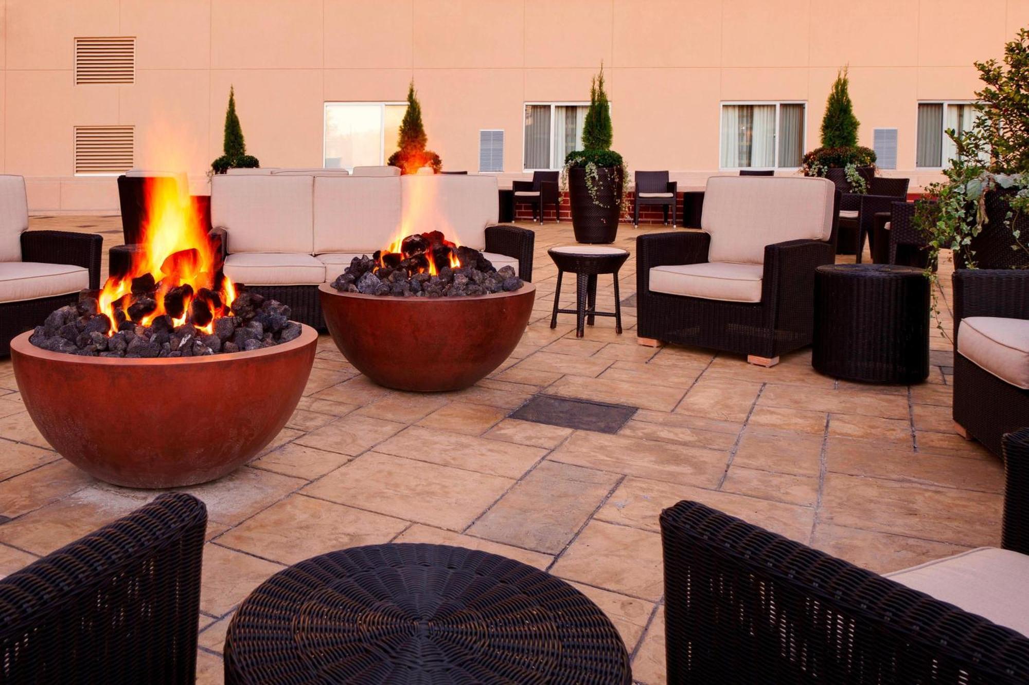 Courtyard Fort Wayne Downtown At Grand Wayne Convention Center Екстериор снимка
