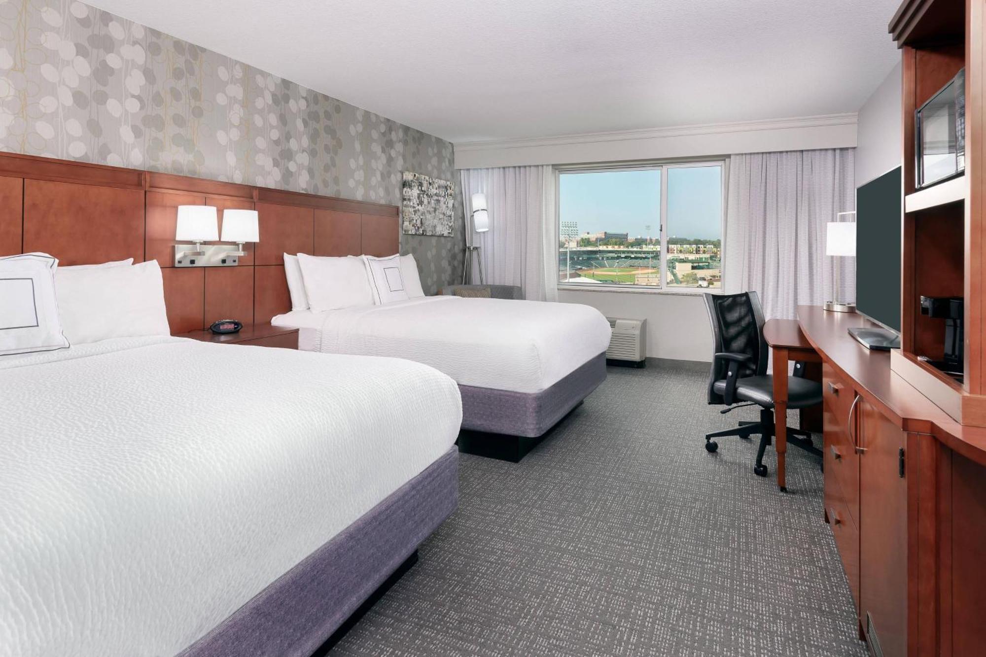 Courtyard Fort Wayne Downtown At Grand Wayne Convention Center Екстериор снимка