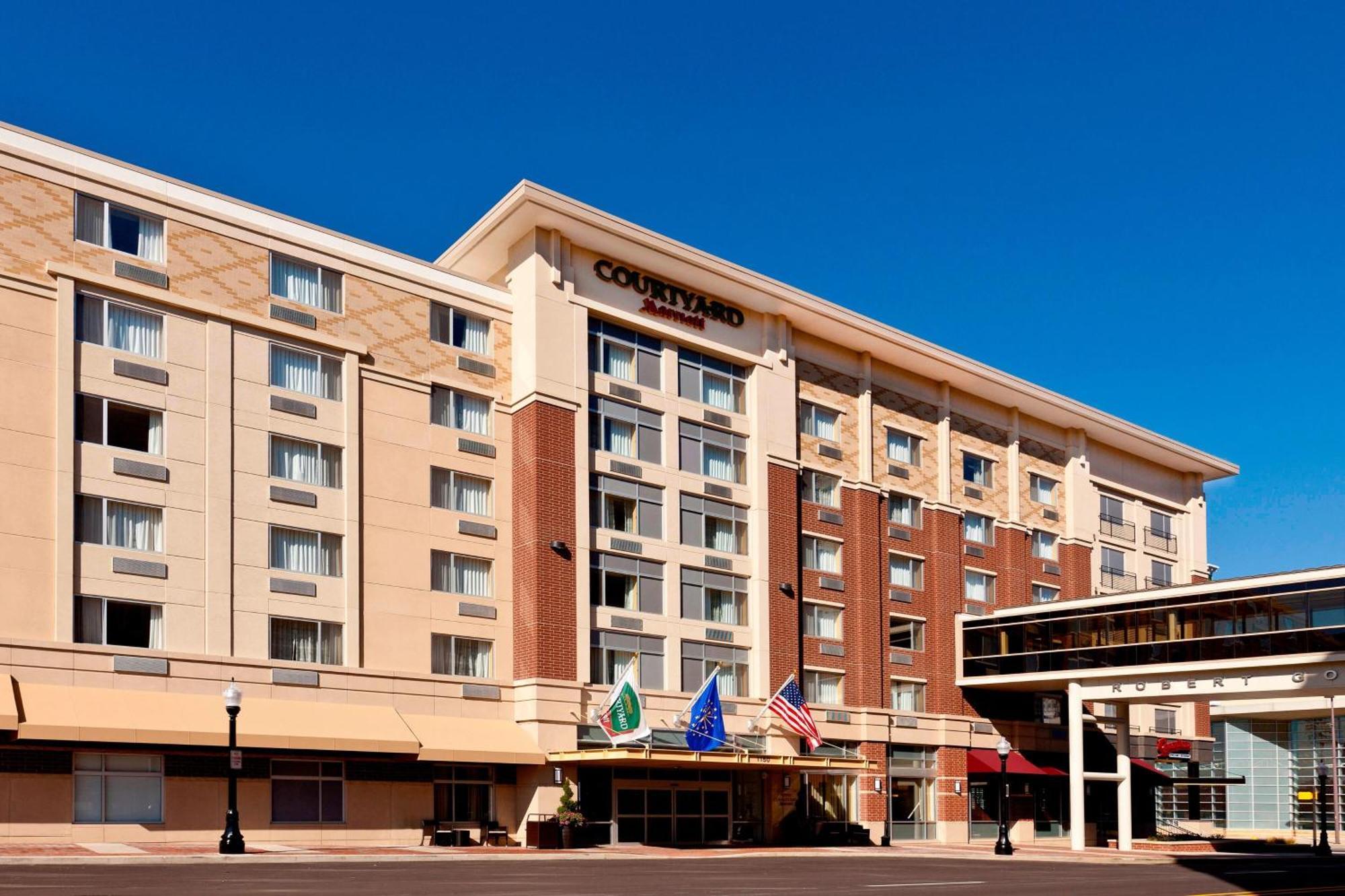 Courtyard Fort Wayne Downtown At Grand Wayne Convention Center Екстериор снимка