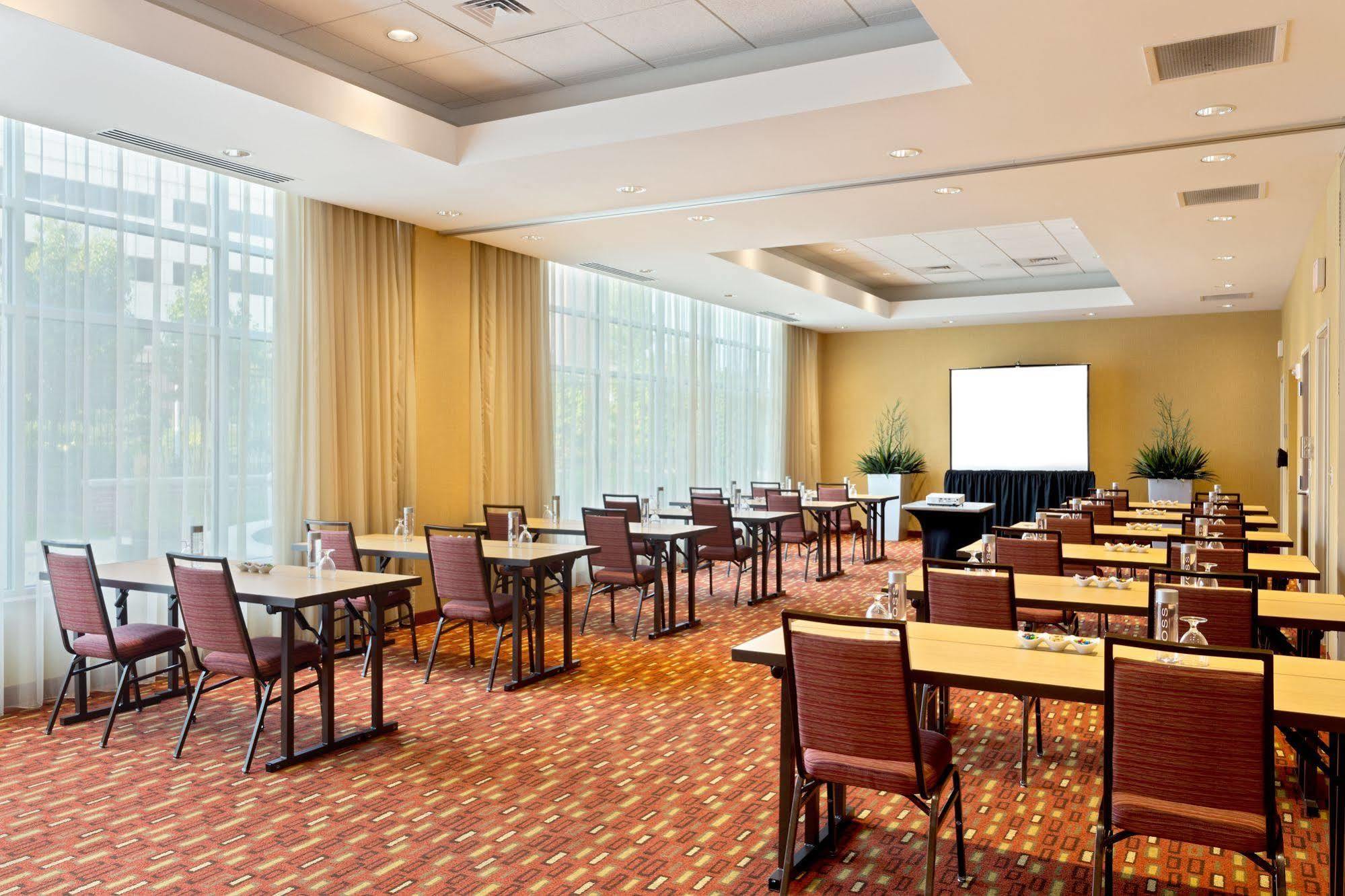 Courtyard Fort Wayne Downtown At Grand Wayne Convention Center Екстериор снимка
