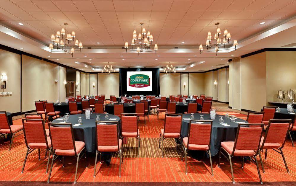 Courtyard Fort Wayne Downtown At Grand Wayne Convention Center Екстериор снимка