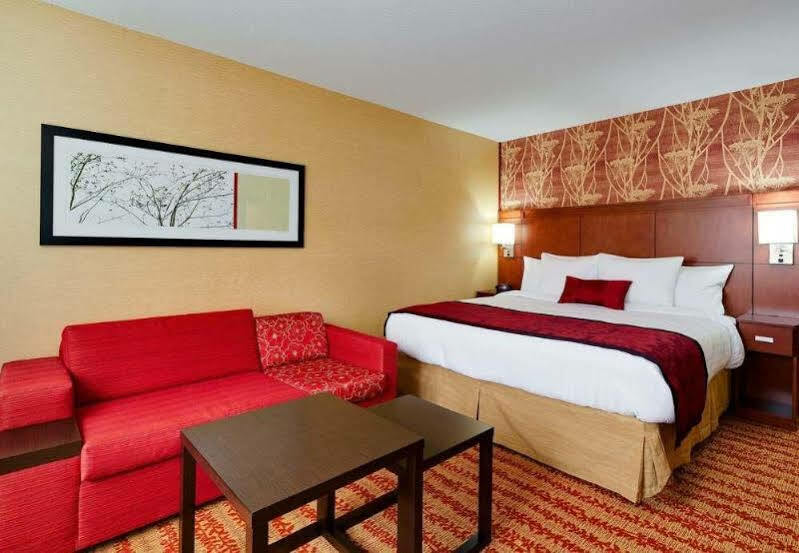 Courtyard Fort Wayne Downtown At Grand Wayne Convention Center Екстериор снимка