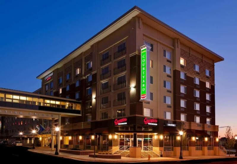 Courtyard Fort Wayne Downtown At Grand Wayne Convention Center Екстериор снимка