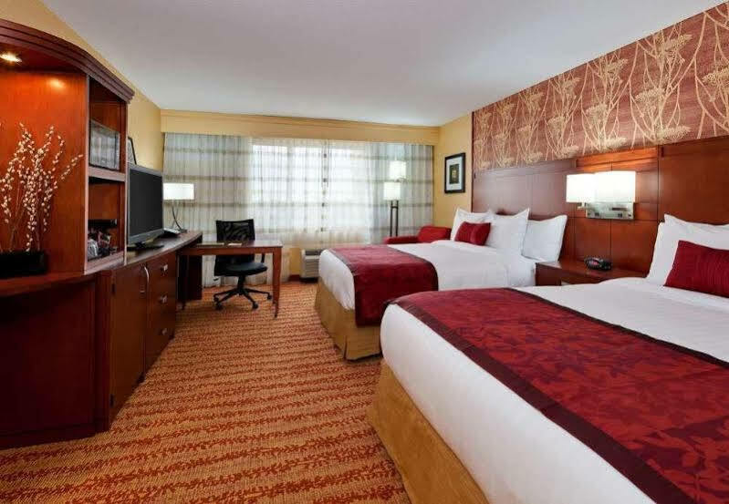 Courtyard Fort Wayne Downtown At Grand Wayne Convention Center Екстериор снимка